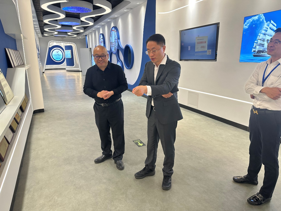 3月25日江苏省苏商会常务副会长俞文勤、苏商会苏中中心主任周丽君、高级主管俞俊午莅临pa集团官网集团