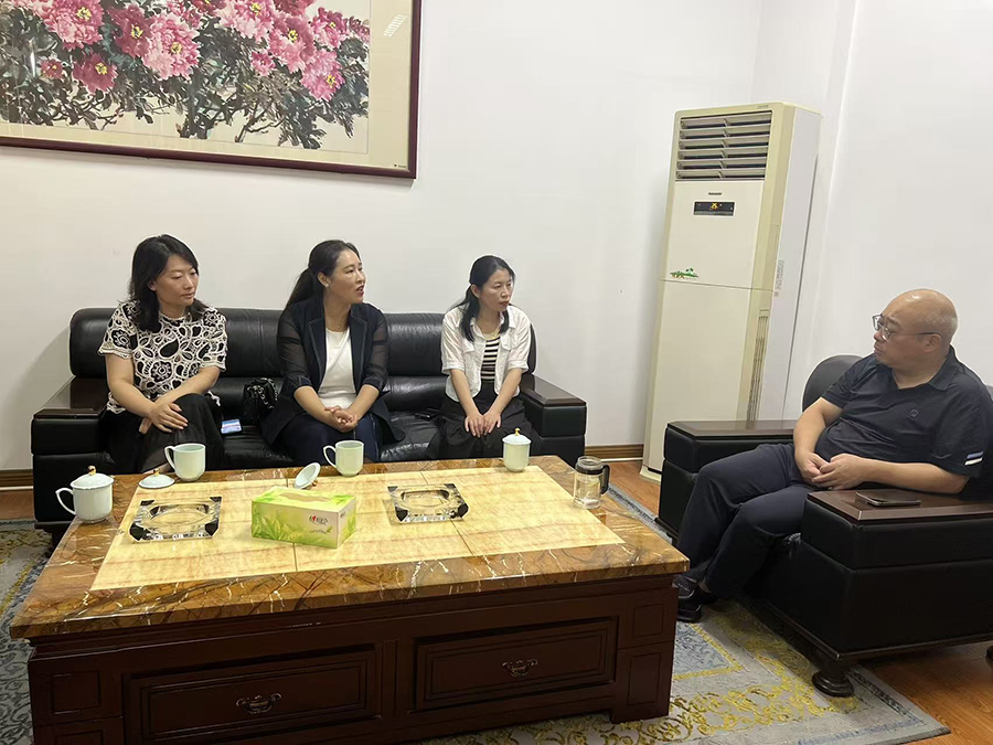 8月23日上午，海安市福建商会秘书长陈云萍携三位副会长一行到pa集团官网造访